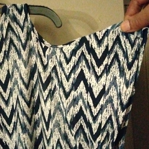 Top - Picture 2 of 2